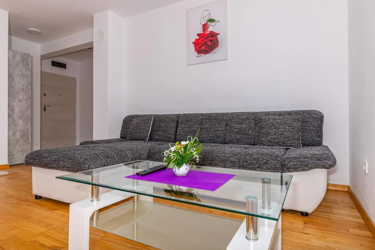 Apartments In Crikvenica 41205