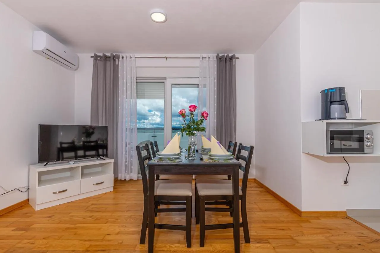 Apartments In Crikvenica 41205