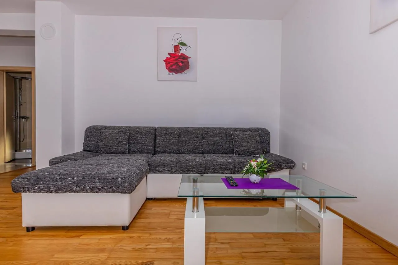 Apartments In Crikvenica 41205