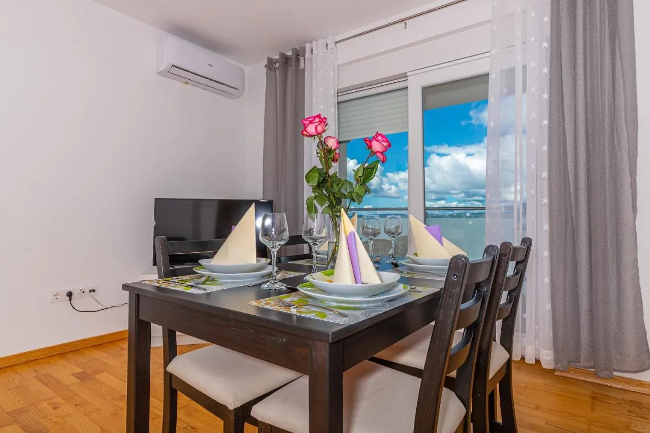 Apartments In Crikvenica 41205