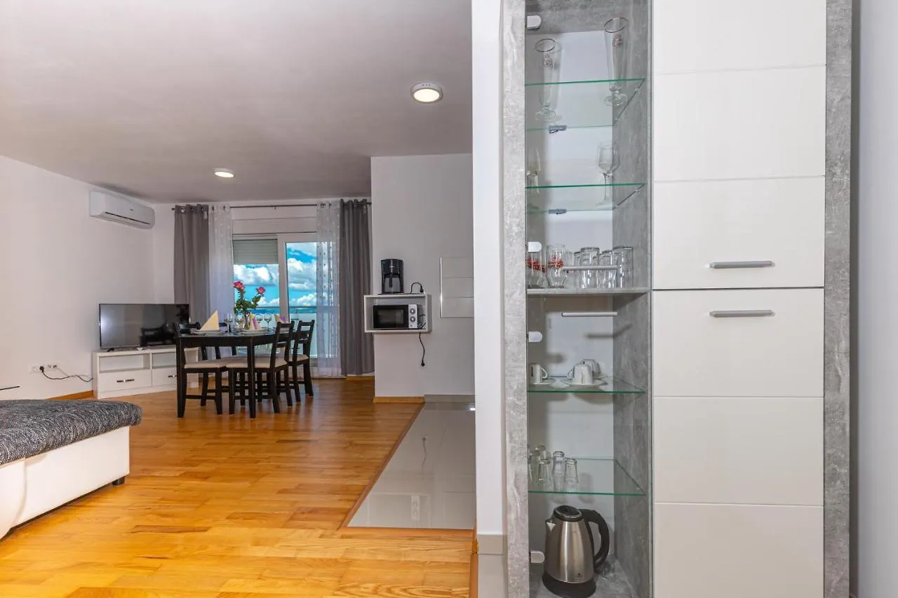 Apartments In Crikvenica 41205