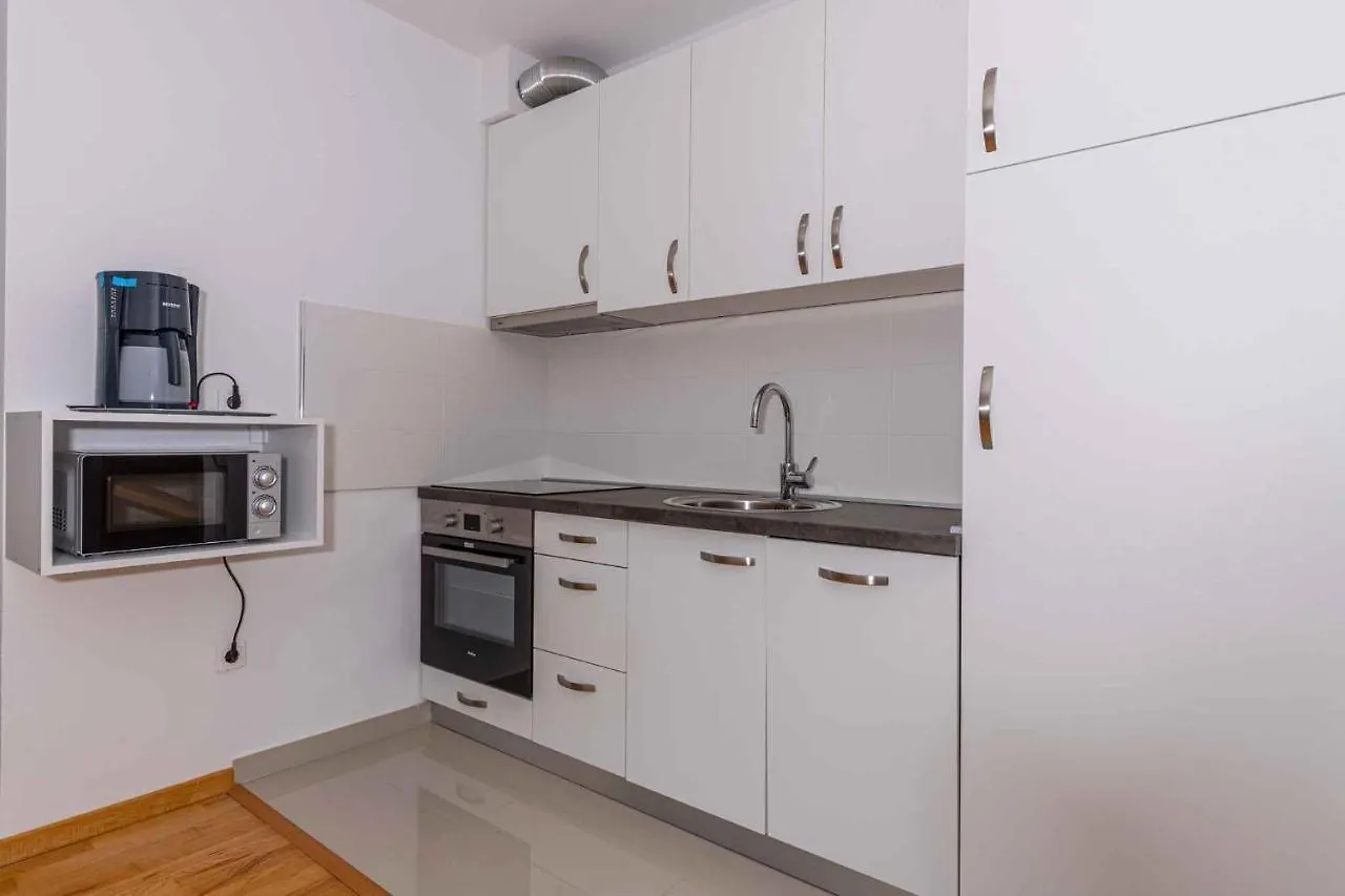 Apartments In Crikvenica 41205