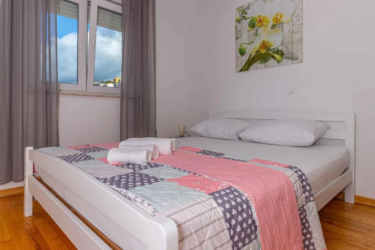 Apartments In Crikvenica 41205